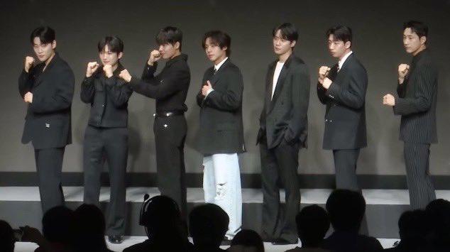 👤 : 자신이 생각하는 내가 1등이다 포즈,
내가 최고 쌈짱이다 포즈, 대결 포즈 해주세요
금성제님 : 주머니에 손 꼽기 
진짜 제발이라는 감정 제발 제발. 진짜 제발