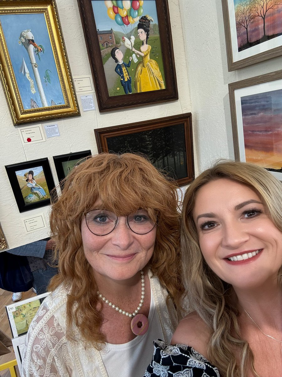 ChristiGabbitas's tweet image. I’ve had a wonderful few days relaxing, walking, and chatting while supporting my incredibly talented artist friend, @UrsulaHurstArt #ArtintheHills
Enjoy your #Sunday