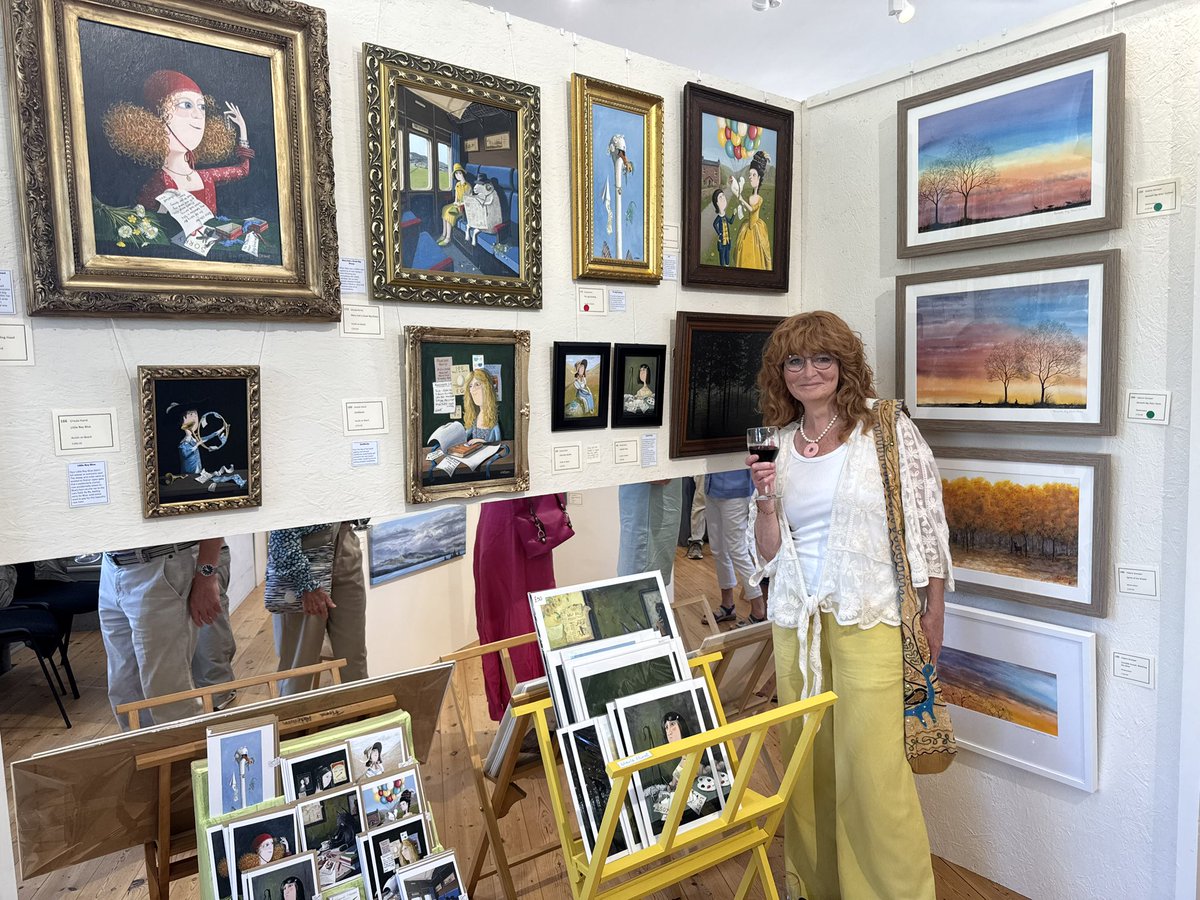 ChristiGabbitas's tweet image. I’ve had a wonderful few days relaxing, walking, and chatting while supporting my incredibly talented artist friend, @UrsulaHurstArt #ArtintheHills
Enjoy your #Sunday