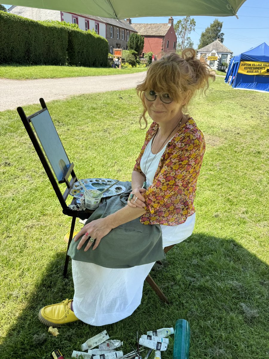 ChristiGabbitas's tweet image. I’ve had a wonderful few days relaxing, walking, and chatting while supporting my incredibly talented artist friend, @UrsulaHurstArt #ArtintheHills
Enjoy your #Sunday