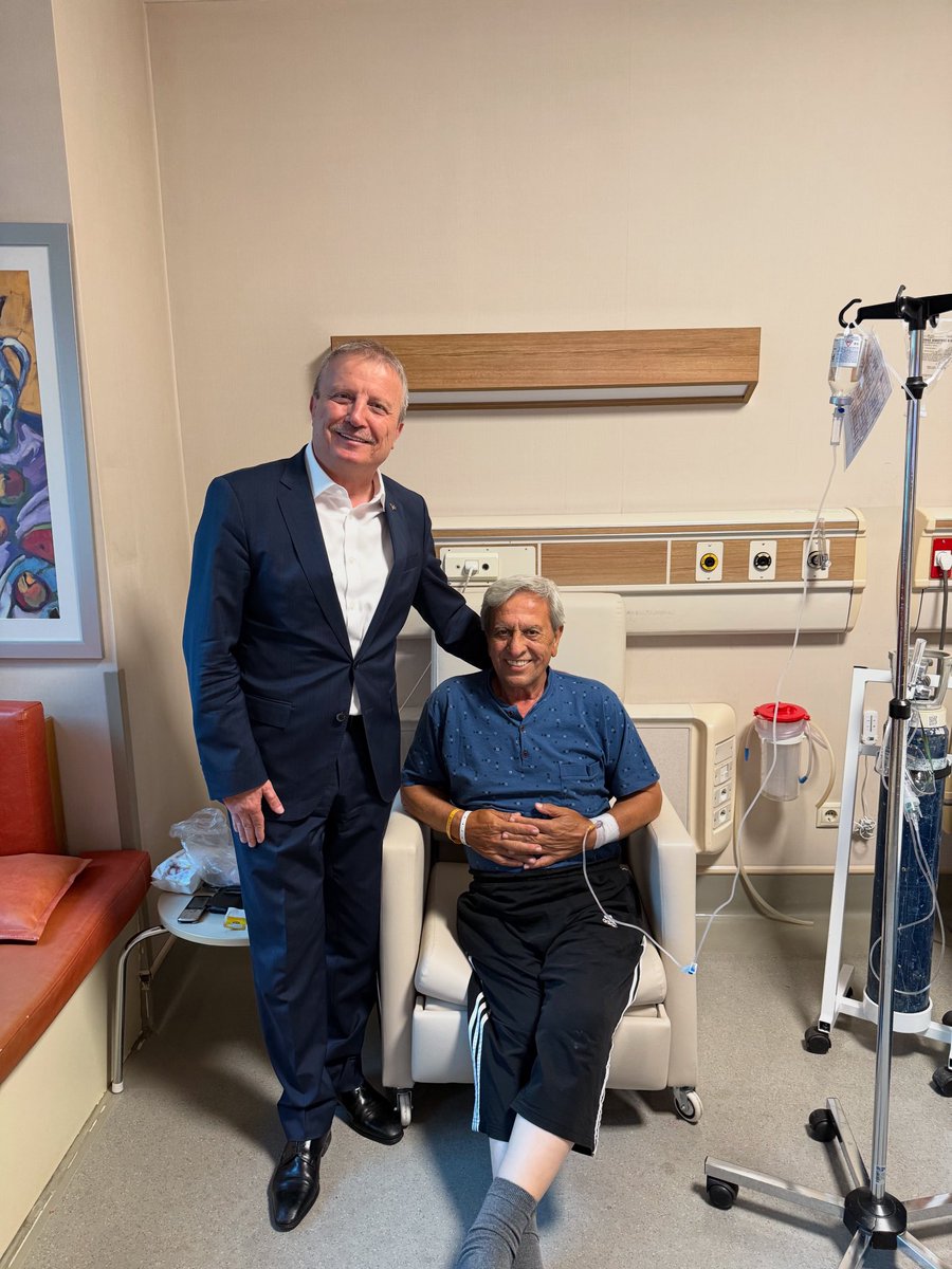 Süleyman Kaya abi tedavi için gelmiş, duyduk, koştuk vardık. Dostlarımızın kulaklarını çınlattık, kardeş kardeşe sohbet ettik. Doktorlarından bilgi aldım. Allah sağlıklı ömür versin. #öncesağlık #önceinsan