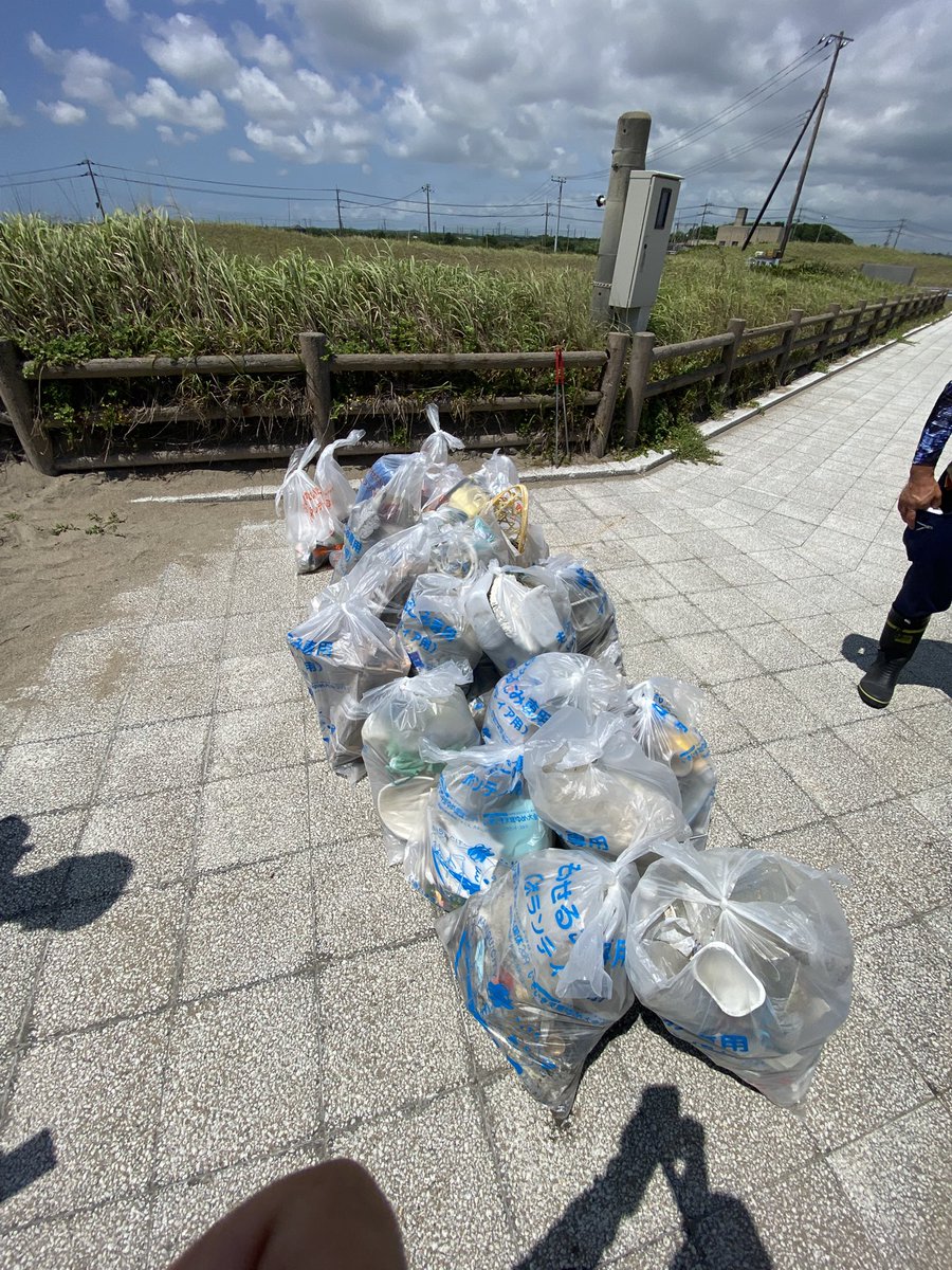 yossy_8008's tweet photo. 波崎【神栖市】のサーフクリーンに参加してきました🗑
参加された皆さんお疲れ様でした🍵
その後、水戸の上州屋ソルトルアーフェスタへ
ガラポンでパーカー2着当たりました🙌
#ADASTA
#上州屋オリカラ
#サリュー
#暫くジグヘッドワームは大丈夫 https://t.co/3aq2QUdLqe