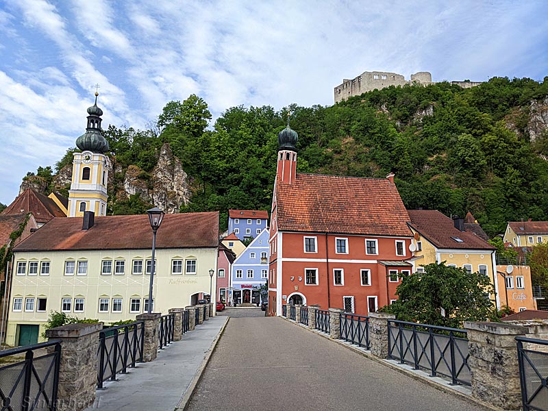wanderspuren's tweet photo. Neues bei @wanderspuren - heute geht es mit dem Fahrrad auf eine Fünf-Flüsse-Tour. Zwischen Franken, Bayern und der Oberpfalz ist dieser kurze, aber  wunderschöne Fernradweg ein Radweg für Familien und  Genussradler. #FünfFlüsseRadweg #Bayern #Franken https://t.co/qVyFdr0dr8 https://t.co/6unU1nvtT4