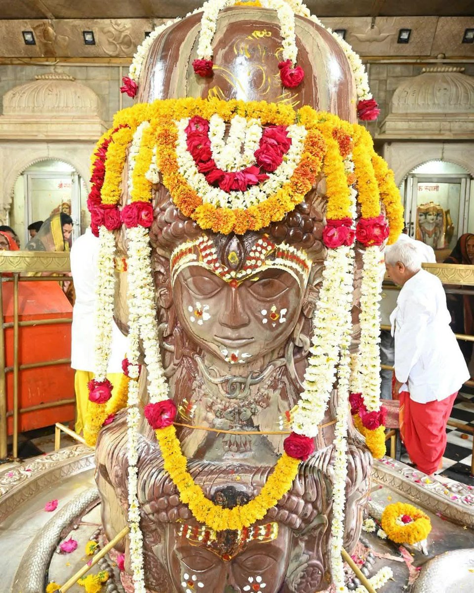 🕉️🥀🔱जय श्री पशुपतिनाथ 🔱🥀🔱
🕉️🌾जय शिव शम्भू🌾🕉️
🌻🍂ॐ नमः शिवाय 🍂🌻
🔱🌿उज्जैनाधिपति 🌿🔱
💚💓🚩परम पवित्र पावन श्रावण मास में करिये श्री पशुपतिनाथ जी ज्योतिर्लिंग जी का आज का मंगला आरती श्रृंगार दर्शन मंदसौर मध्यप्रदेश से 🚩💓💝🌿