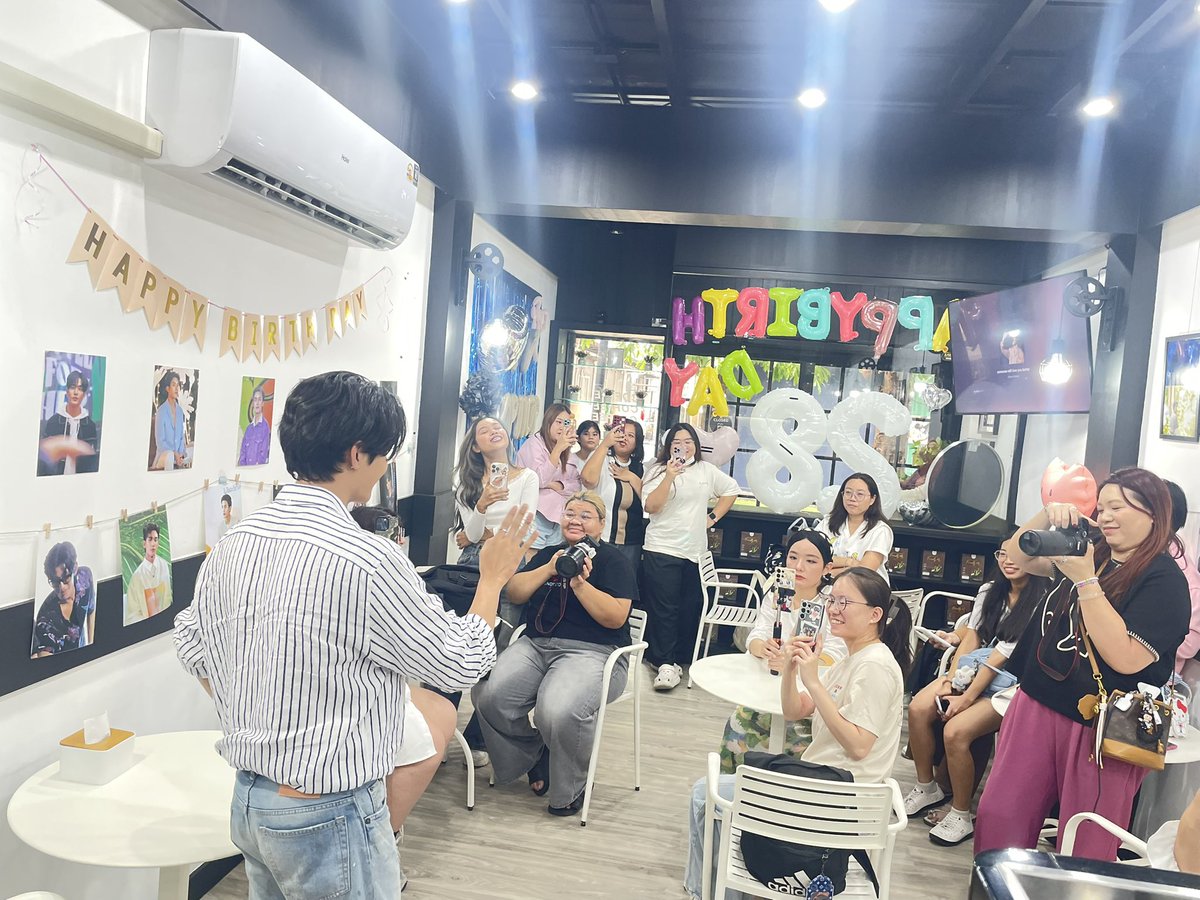 FriendlymeCafe's tweet photo. เจ้าของวันเกิด ( @netsiraphop ) แวะมาเก็บโปรเจคที่แฟนๆจัดให้บรรยากาศอบอุ่นสุดๆ ขอบคุณทุกท่านมาแวะมานะคะ 🙇🏻‍♀️✨

#BeHappiNet28th #netsiraphop
#HappyNetDay2025 #Net28thBDProject https://t.co/Tq5qC9R9zX