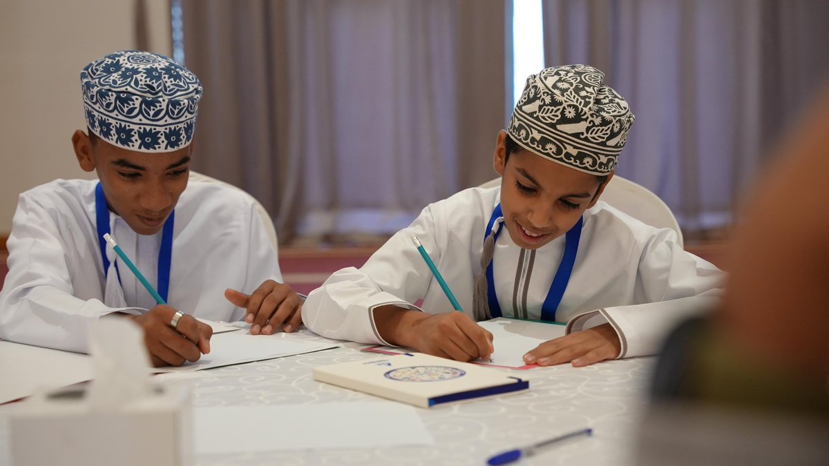 انطلق صباح اليوم بـ #تعليمية_الداخلية النسخة(3)من معسكر رواد المستقبل ضمن برنامج الشركات الناشئة بالتعاون بين الوزارة وهيئة تنمية المؤسسات الصغيرة والمتوسطة (ريادة) ،بهدف نشر ثقافة ريادة الأعمال لطلبة المدارس.
يقدّم البرنامج المدرب د.وليد السعيدي خلال الفترة ١٣-١٧ يوليو الجاري.