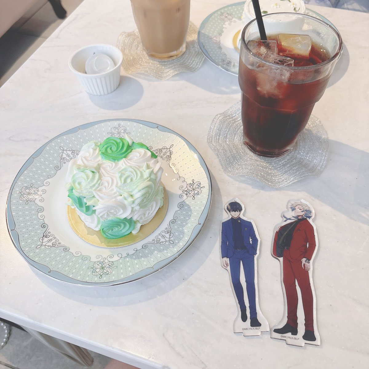 今日は暑い中当サークルにお立ち寄りいただきありがとうございました🙇🏻‍♀️
新刊は完売しました💜
わたしはアフターで涼しい空間でケーキを食べています😸🍰♡
しばらくイベント参加は未定なので、またぼちぼちらくがきを描いていくので引き続き(？)よろしくお願いします🥲