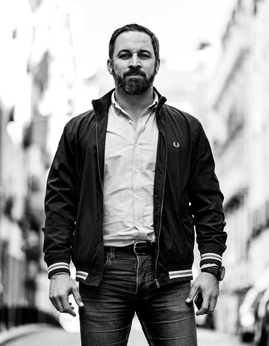 ILEGALIZAR VOX
Abascal y el resurgir del fascismo

Mientras los seis de La suiza y los cuatro de Zaragoza duermen en las cárceles gracias a las sentencias de jueces alineados con la ultraderecha, los líderes de Vox pasean libremente por las calles, incitando al odio y la