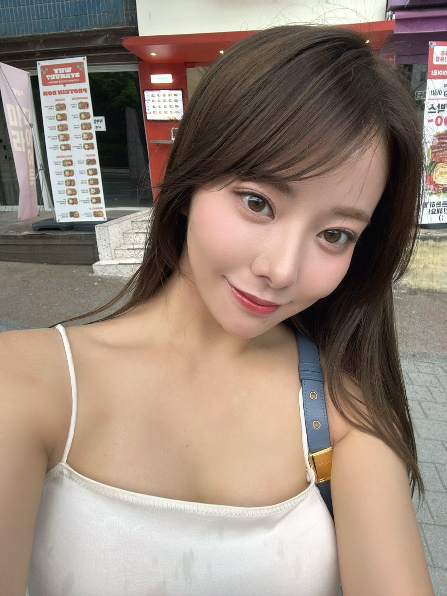 前髪頑張って伸ばしてる