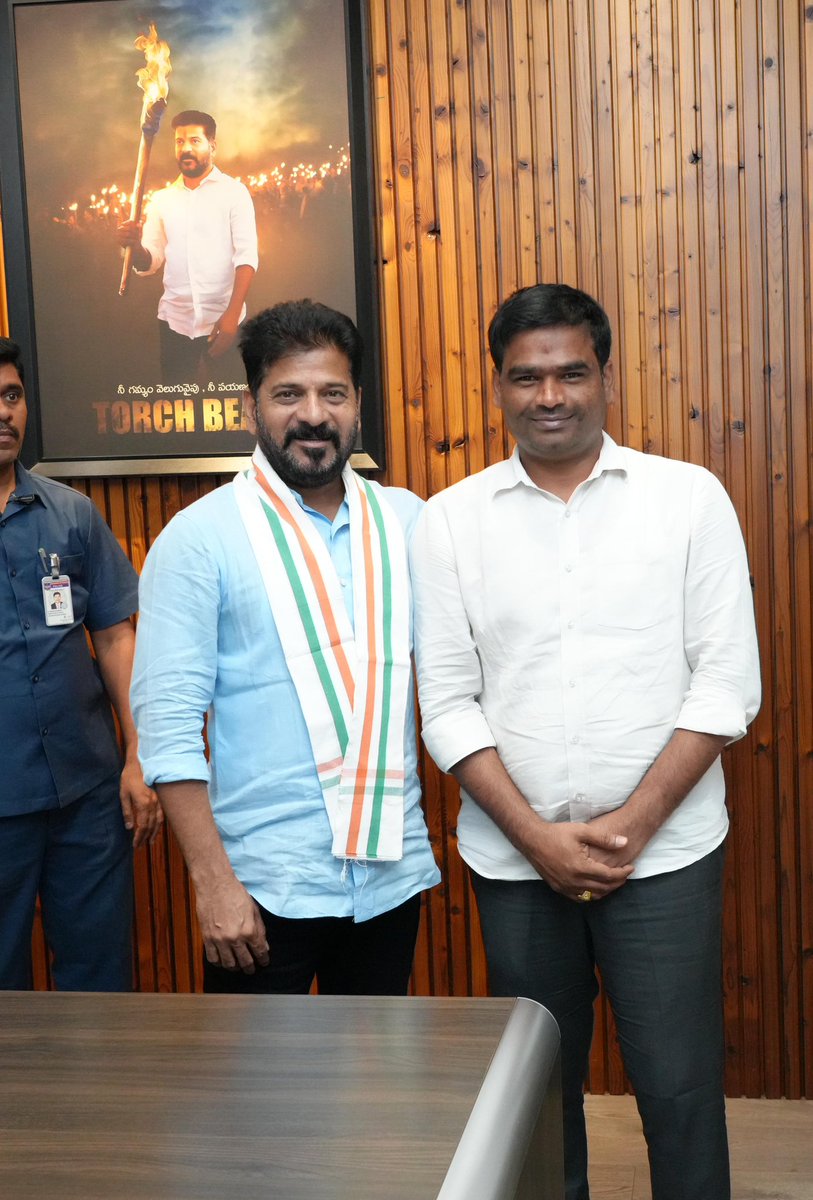VijayJADAV6464's tweet photo. Met CM Revanth Reddy Garu at his house (Jubilee Hills) with Australian team Rajshekar reddy anna, Mahesh Kumar Goud Anna, MP. Chamala Kiran Kumar reddy Anna…💐💐💐💐💐💐 https://t.co/38AdxBfTJb