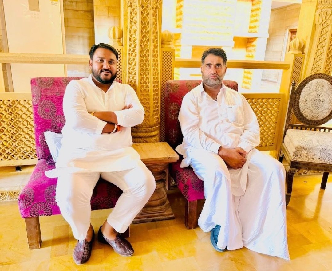 गुमनाम पत्रकार (@gjournalist17) on Twitter photo जैसलमेर के पूर्व जिला प्रमुख श्री <a href="/AbdullaFakirINC/">Abdullah Fakir INC</a> जी से मिलकर विभिन्न सामाजिक चर्चा किया।
#वंदे_मातरम जैसलमेर के पूर्व जिला प्रमुख श्री <a href="/AbdullaFakirINC/">Abdullah Fakir INC</a> जी से मिलकर विभिन्न सामाजिक चर्चा किया।
#वंदे_मातरम