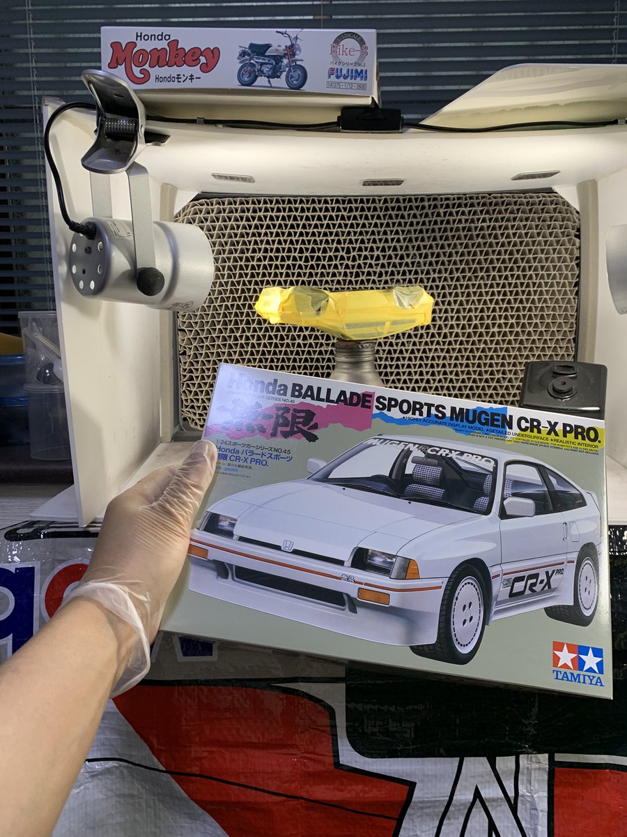 Hiro_M4A1's tweet image. さてと､タミヤの再販プレリュードXXも積んだことだし､久々に四輪😁
これまた再販のCR-Xでも始めますかね。
とりあえず､ボディはホワイトでいくので裏打ちから

ん？
塗装ブースの上のフジミのモンk…

ちょっと聞こえないです🤣

#プラモ
#カーモデル
#carmodel