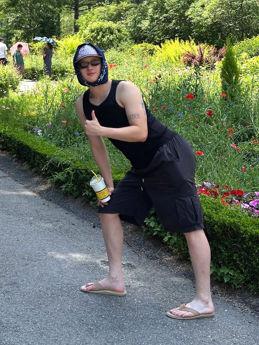 รูปที่เราลง                                             รูปที่เพื่อนลง