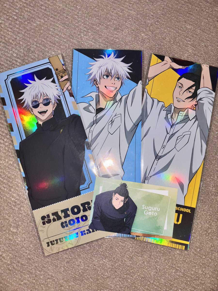 타워레코드 갔는데..주술회전 팝업 만나서 바로 들어갔어요💕 근데 팝업 전시들이 별로 없어서 그런가.. 너무 휑해서 좀 당황했던…ㅠㅠ 그래도 굿즈들은 생각보다 많이 있길래 티켓풍 조져주고 게토 특전도 겟했당🤭