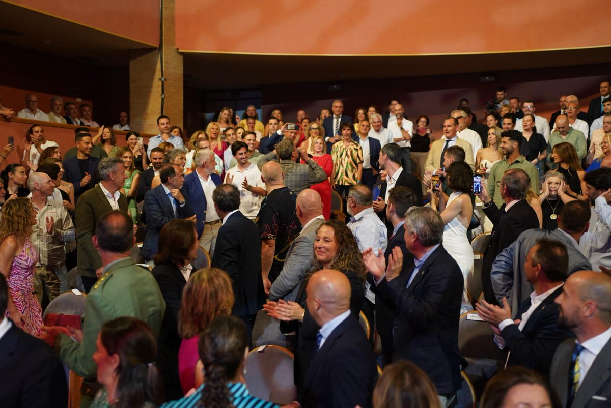 🔙 Hace justo un mes vivíamos un día inolvidable con la celebración de nuestra primera gala coincidiendo con el XX Aniversario de los Juegos Mediterráneos de Almería 2️⃣ 0️⃣ 0️⃣5️⃣. Un momento que nunca olvidaremos
#GalaAlmería2005 #GalaAPDA2025 #periodistasdeportivos #Almería