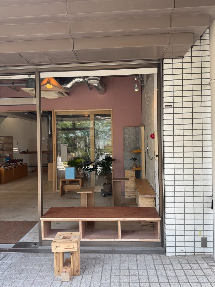 tetsuroshimura's tweet image. 素描展見られてよかった。帰りに桜新町のbuffも寄ってみた。