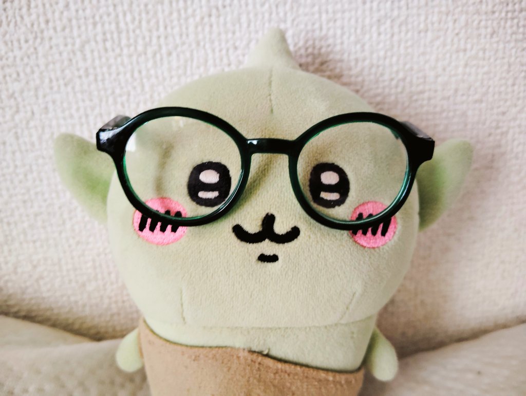 doumori1230's tweet image. メガネデビューしちゃったゴブリン｢似合ってますか...？｣
