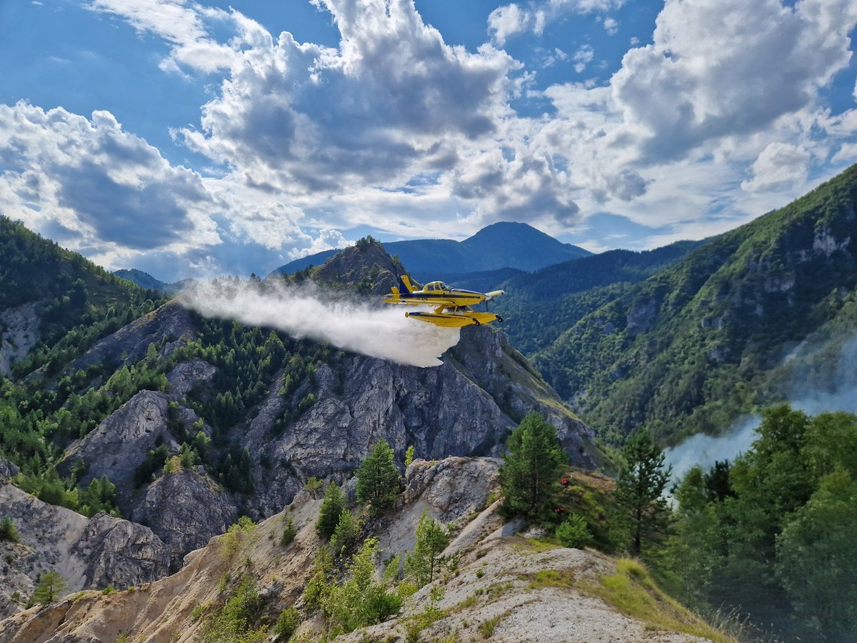 Na Koroškem še niso povsem pogasili požara, ki se je v soboto širil nad Žerjavom.
🔗n1info.si/novice/sloveni…
📸Gasilci Črna na Koroškem/Facebook