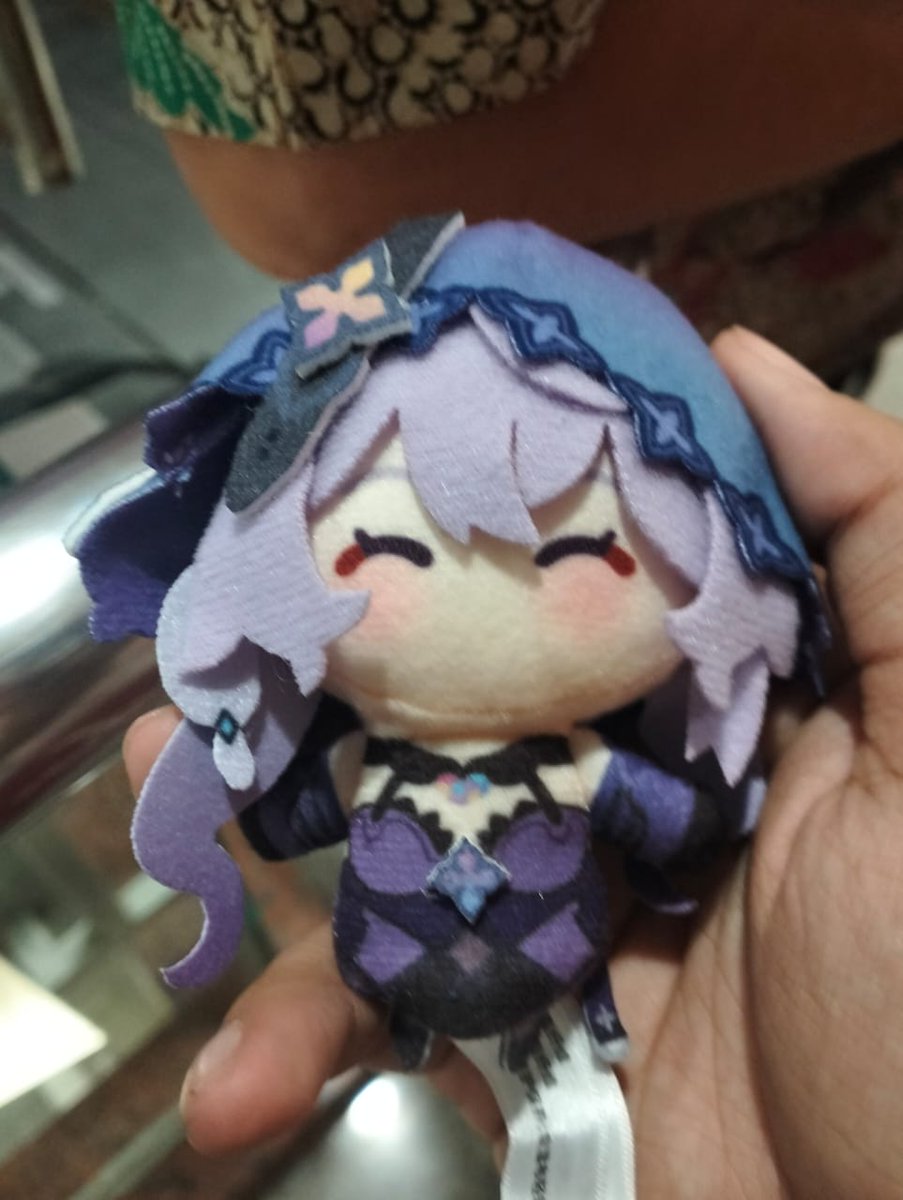 Hi, please help spread the word!
My bro found Black Swan doll near AZKO PTC (Surabaya area)
If anyone is missing her, lmk
My bro took her home because he saw her being stepped on ppl walking through (looks like it fell)

Thank you!