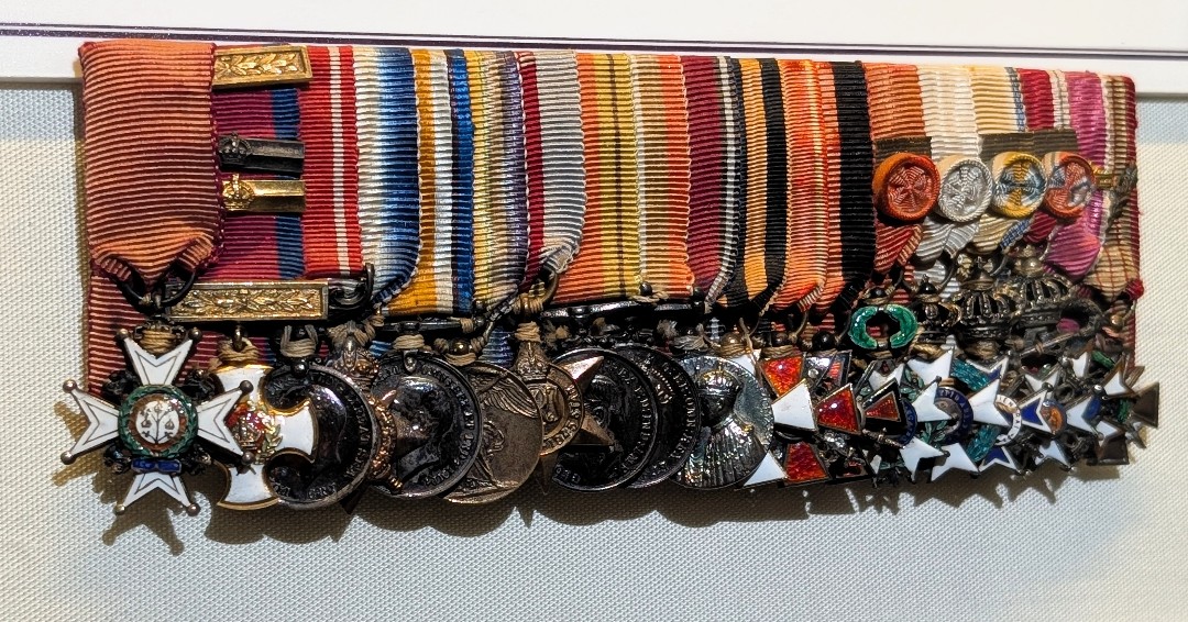 NatMuseumRN's tweet image. ⚓ Sir Max Horton is the most distinguished submariner in the Royal Navy's history. The medals show his illustrious service.
The Distinguished Service Order was awarded in 1914 for becoming the first submarine commander to sink the German cruiser Hela.
bit.ly/3nZHXeD