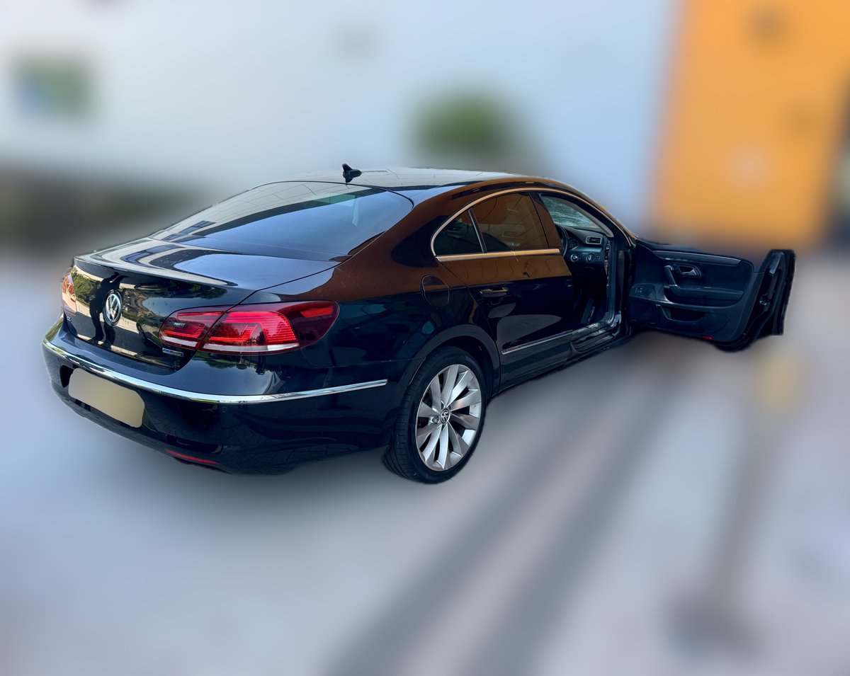 Trafficwmp's tweet image. #RoadCrimeTeam officers saw this car in Harborne after it had been used in an assault where the offenders were armed with a hammer. It tried to evade us but was stopped with all 3 occupants arrested & a large amount of drugs on board plus 1 of the males was already wanted x6.