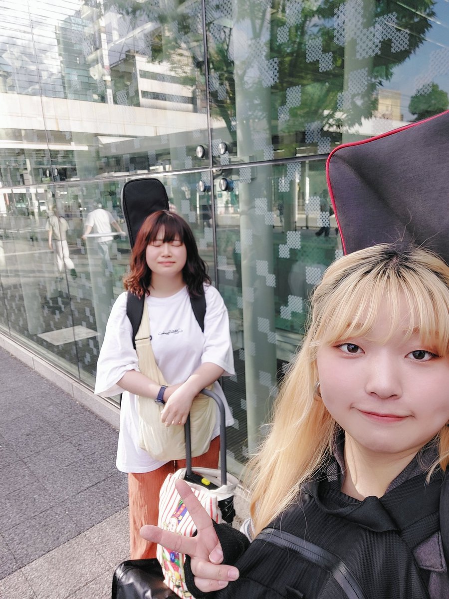 路上ライブありがとうございましたー❣️

暑すぎてこんな顔です😑😂
次回は19日(土) 20:00～
TikTok配信ライブです！

ブッキングライブのチケットご予約も随時承りますのでご連絡くださいませ💁‍♀️🌱⋆｡
 #路上ライブ  #川崎  #シンガーソングライター  #ReguiNæ  #レギナエ