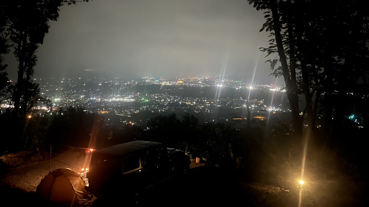 do_ob0600's tweet photo. ２年前、開拓前の山を案内してもらった時、ここまで素敵なキャンプ場になるとは全く想像できなかった…。
開拓に携わった皆さん、本当にありがとうございます🙌

#ブルーサミットオートキャンプ場
#セカンドブルーサミット
#沼田市
#キャンプ
#夜景 https://t.co/iWlll0crVQ