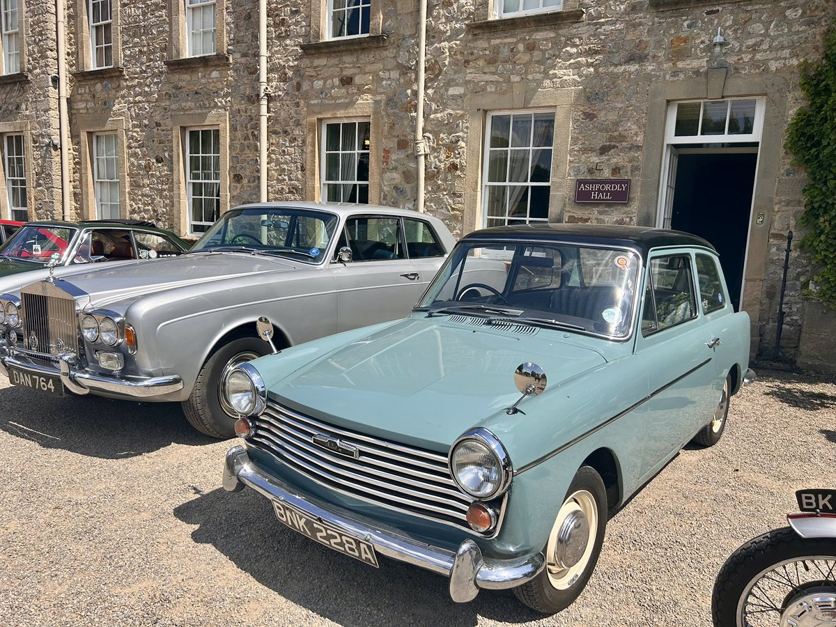 TvHeartbeat's tweet image. From series 9, episode ‘A Shot in the Dark’ - Jackie has put Lord Ashfordly’s nose out of joint &amp;amp; here is her gorgeous #SunbeamAlpine with his beautiful #RollsRoyce roughly in’t same spot I had my #AustinA40Farina a couple of wks ago/an extract from my script from the ep too🩵