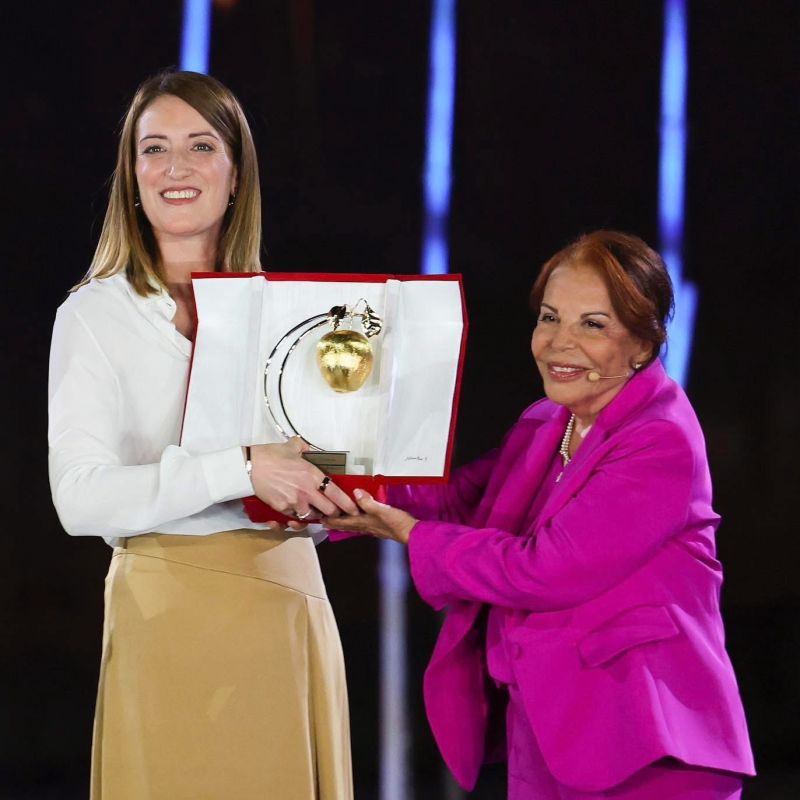World_Chamber's tweet image. World Chamber for Social Business celebrates @EP_President for her outstanding achievement of receiving the 𝐌𝐞𝐥𝐚 𝐝’𝐎𝐫𝐨 2025 in Rome, among a cohort of exceptional women.

The prestigious award recognizes the dedication work of all Members of the @Europarl_EN