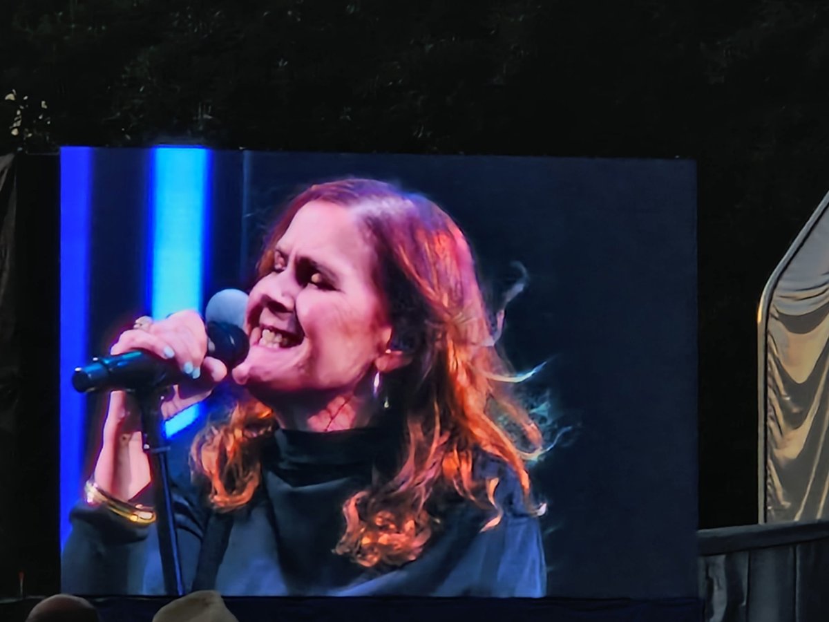 whitmore_pete's tweet photo. "Fan Kew for The Music" Fabulous Alison Moyet gig last night! 🥰 https://t.co/XkwyEu1A2Y