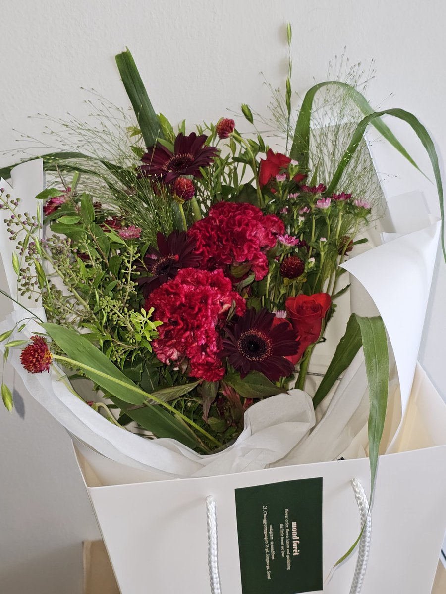 binsoo_peach's tweet image. 수빈이의 생일을 축하하기 위하여 케이크와 꽃다발을 준비했습니다 🎂 💛
해피벌숩데이 💝

#박수빈 #수빈 #SOOBIN