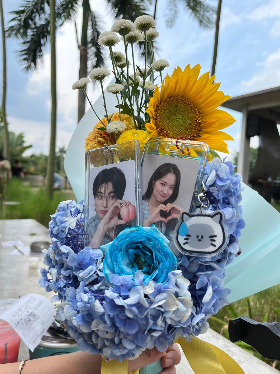 Oshtaniaexo tweet media