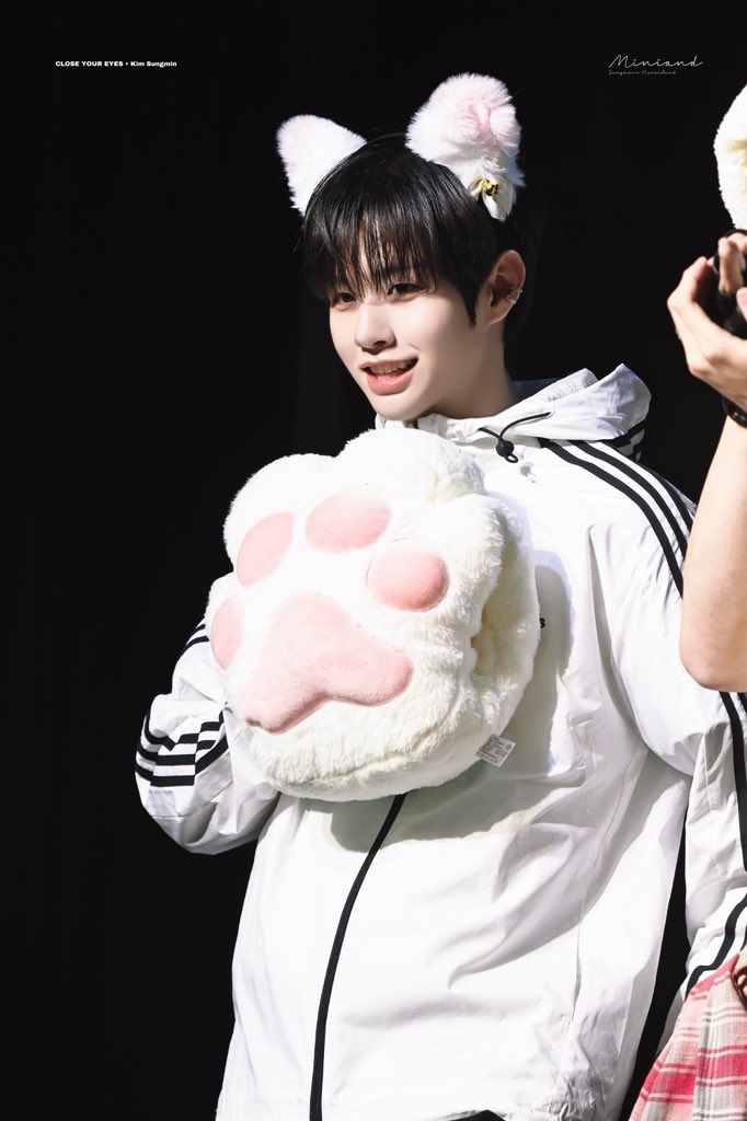 𝟮𝟱𝟬𝟳𝟭𝟮 

ねこ🐈🐾

#김성민 #KIMSUNGMIN
#CLOSEYOUREYES #클로즈유어아이즈
#클유아 #CYE