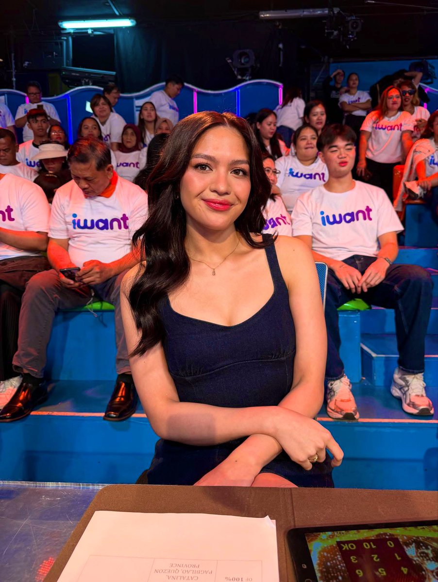 MegaKapamilya's tweet photo. JANE OINEZA, HURADO MODE ON! 🎤

All eyes on Jane Oineza bilang judge sa Breaking Muse segment ng It’s Showtime! Laban beauty and brains!

#JaneOineza #ItsShowtime #MEGAkapamilya https://t.co/7Q4sVqZLej