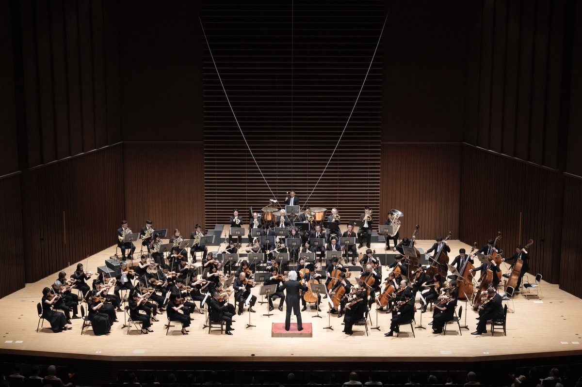 Photos of today’s concert 📸

7/13(日)  J:COMホール八王子
#都響 ・八王子シリーズ

指揮／#大友直人
ヴァイオリン／#服部百音

チャイコフスキー：歌劇『エフゲニー・オネーギン』より「ポロネーズ」
サン＝サーンス：ヴァイオリン協奏曲第3番 ロ短調 
チャイコフスキー：交響曲第5番 ホ短調