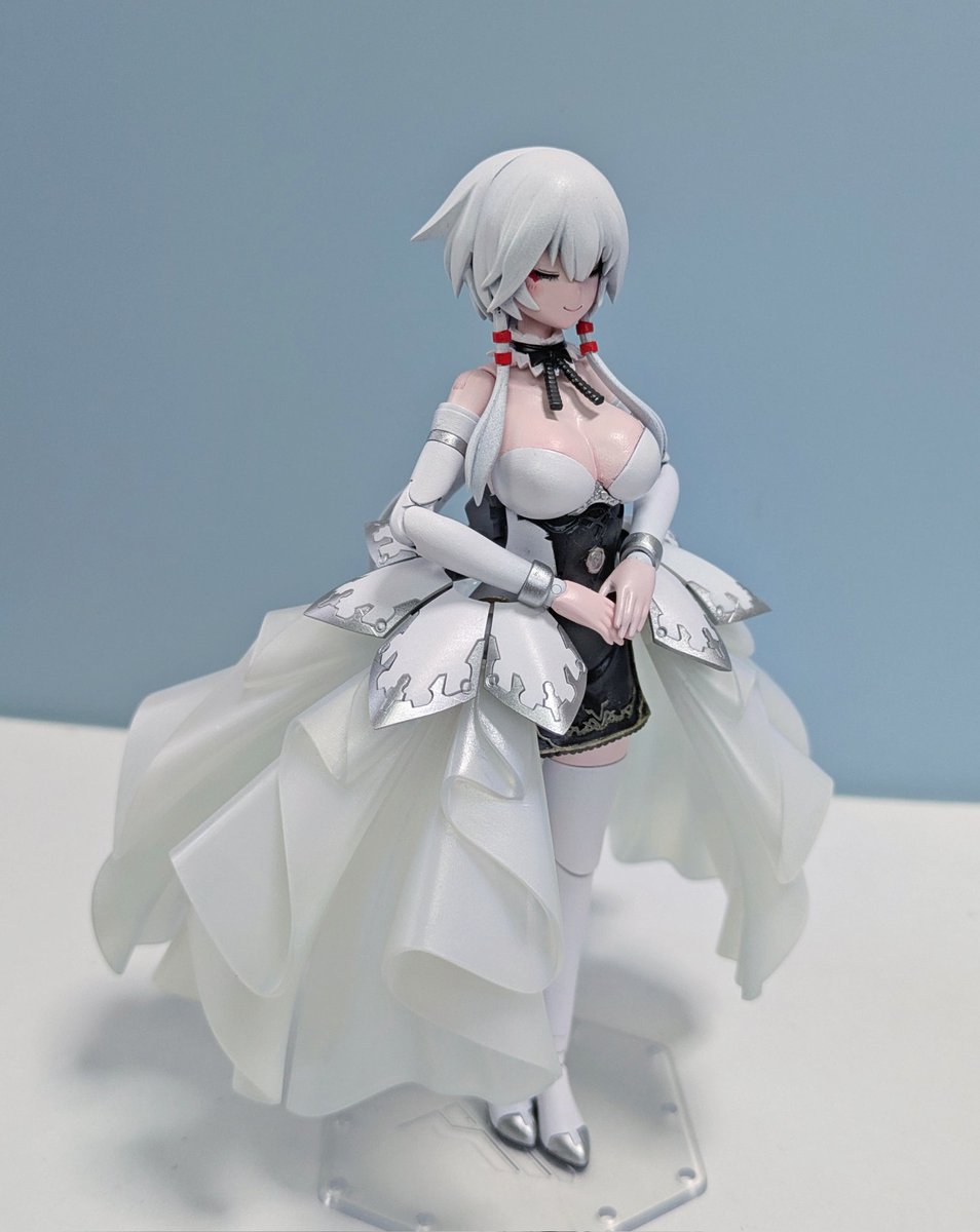 この衣装はパーティドレスをイメージして製作しています。
軽装状態は振袖、スカート装着状態は素手を組み合わせています。
#アルカナディア #メガミデバイス