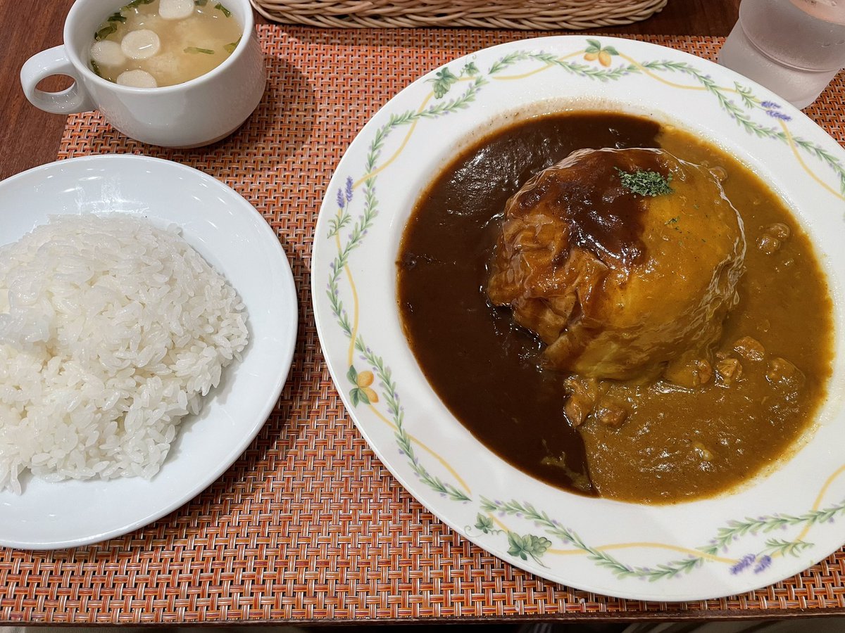 BooBoo461102's tweet photo. 本日のお昼ご飯は、阿倍野のグリルマルヨシの、ロールキャベツ🎶
ソフトボールぐらいの大きさがあって食べ応え抜群‼️
ソースもデミグラスソースとカレーソースがダブルがけで、味変が出来て大満足でした(*^^*)

 #グリルまるよし https://t.co/O7eTyGoKXm