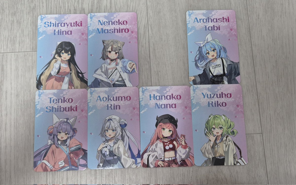 우리은행 포카 서코때 나눔할거에요
조건을 걸까 하다가 그냥 조건없이 가겠습니다. 대신 '서코 토요일'에 오실 분들만 신청해주세요!
누구 또는 누구 신청한다고만 적어주심 내일때나 추첨하겠습니다(여러개X)
리제는 평소에 신세지던 분께 드려서 없습니다. 유니랑 리제 신청도 받을건데 대신 다른걸