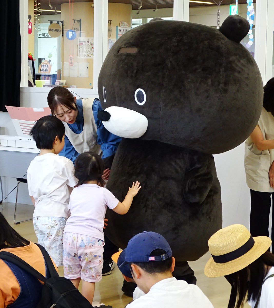ehonlibrary's tweet image. 【7/13(日)「図書館デビュー」開催しました】
絵本や歌でたなばた気分になれたよ♪ぼくはたくさんのお友だちに仲良くしてもらって、とってもうれしかったな!
8月は「図書館デビュー」はお休み。次は9/14(日)だよ。
#絵本 #図書館 #えほん図書館 #図書館デビュー