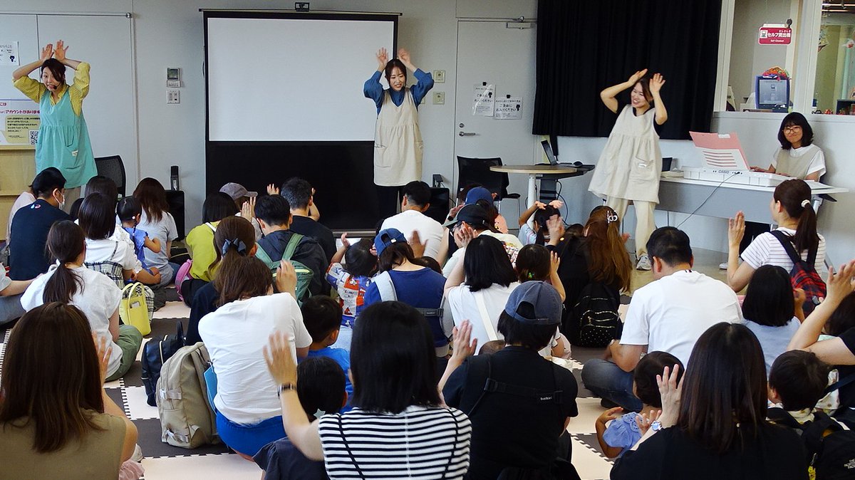 ehonlibrary's tweet image. 【7/13(日)「図書館デビュー」開催しました】
絵本や歌でたなばた気分になれたよ♪ぼくはたくさんのお友だちに仲良くしてもらって、とってもうれしかったな!
8月は「図書館デビュー」はお休み。次は9/14(日)だよ。
#絵本 #図書館 #えほん図書館 #図書館デビュー