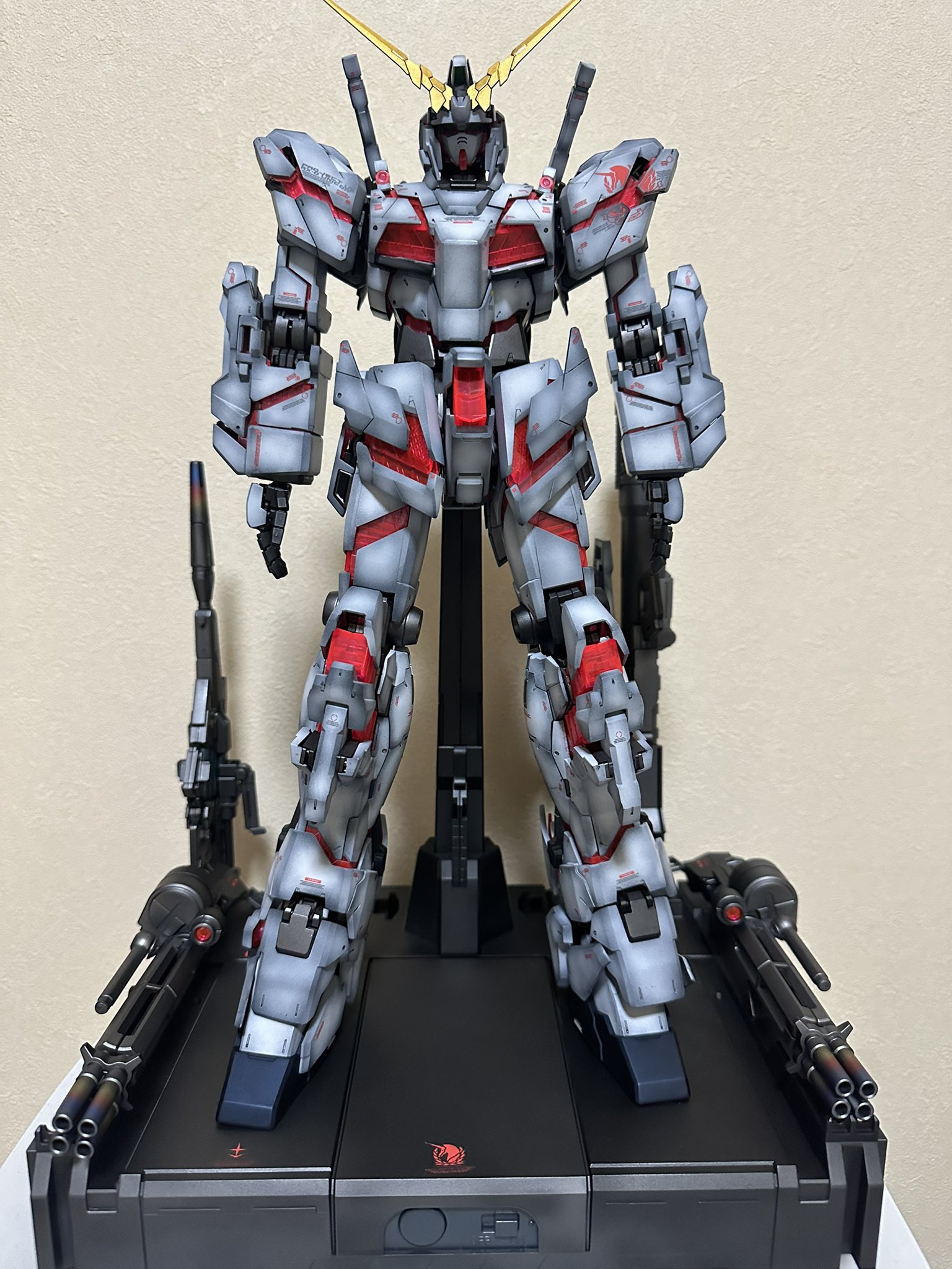 PG ユニコーンガンダム　完成品　無塗装 PG ユニコーンガンダム 完成品 無塗装 - メルカリ