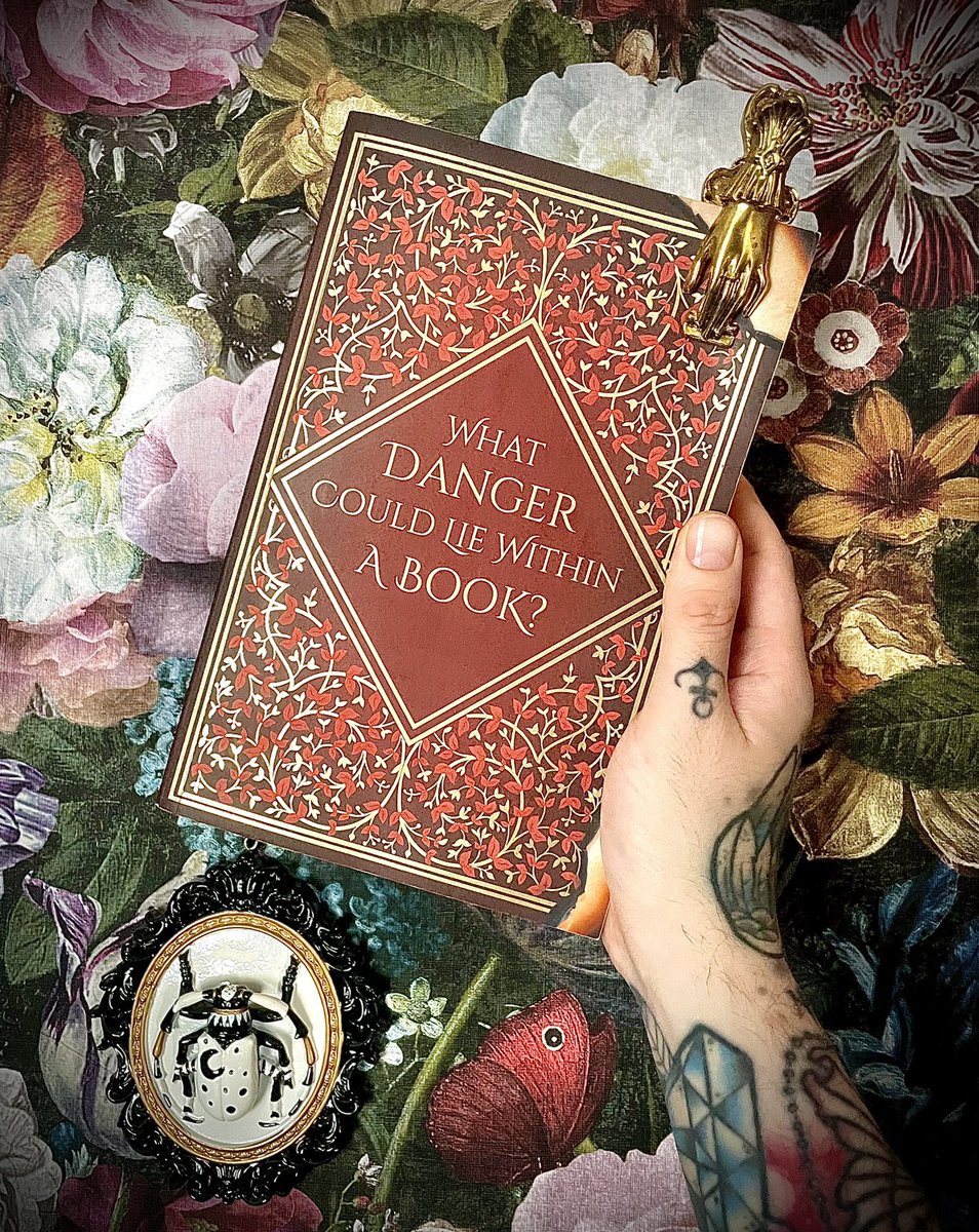 DMan1504's tweet image. 📕 #TheBookbindersSecret by A.D. Bell is a must-read romp of a novel which is a breath of fresh air! 🗝️
❤️ A story within a story which you discover with tantalising excitement, a delicious puzzle to solve, and a heroine that won’t be stopped! Bravo! 🖤
Coming Nov. By @HQstories