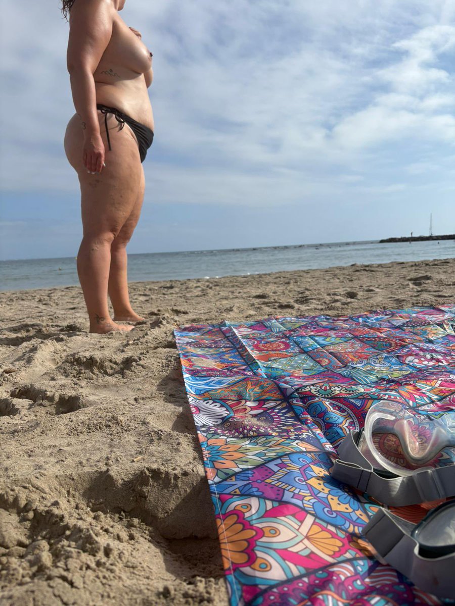 Domingos al sol… aprovechando cada ratito…👙☀️👅
#domingasalsol
#amoelverano
#bikinifuera