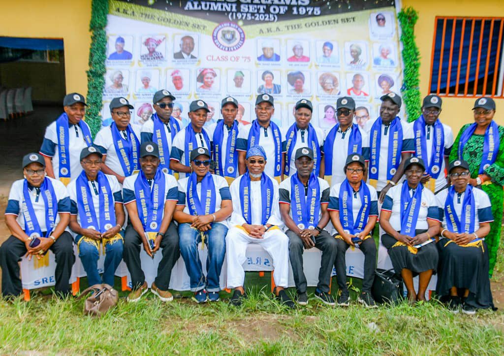 raufaregbesola's tweet image. Yesterday, I had the honour of celebrating the 50th anniversary reunion of my alma mater, Arigidi Akoko Grammar School, with my fellow schoolmates from the AKOGRAMS Alumni Set of 1975. I delivered a speech titled “We Are Fulfilled,” in which I highlighted our resilience and…