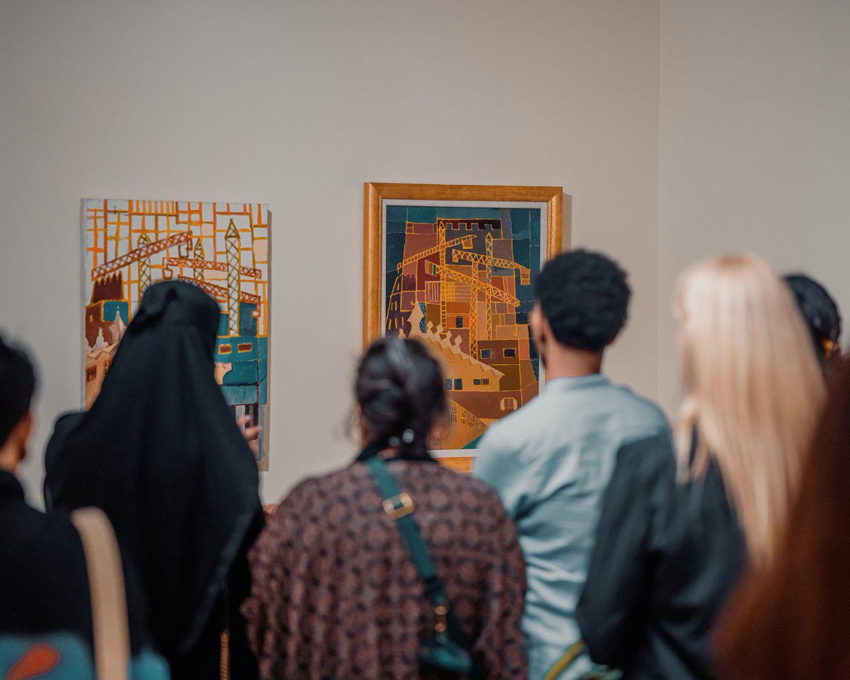 عندما يتلاقى الموروث مع الخيال تتجلى الثقافة البصرية
السعودية في أبهى صورها.

تأخذنا النسخة الثانية من «سلسلة المعارض الفردية» عبر أعمال خليل حسن خليل والدكتور محمد الرصيص في رحلتين فنيتين تستكشفان مفاهيم الهوية والذاكرة والتكوين.

ندعوكم لزيارتنا!

 حتى: 25 سبتمبر
4:00 - 10:00 م