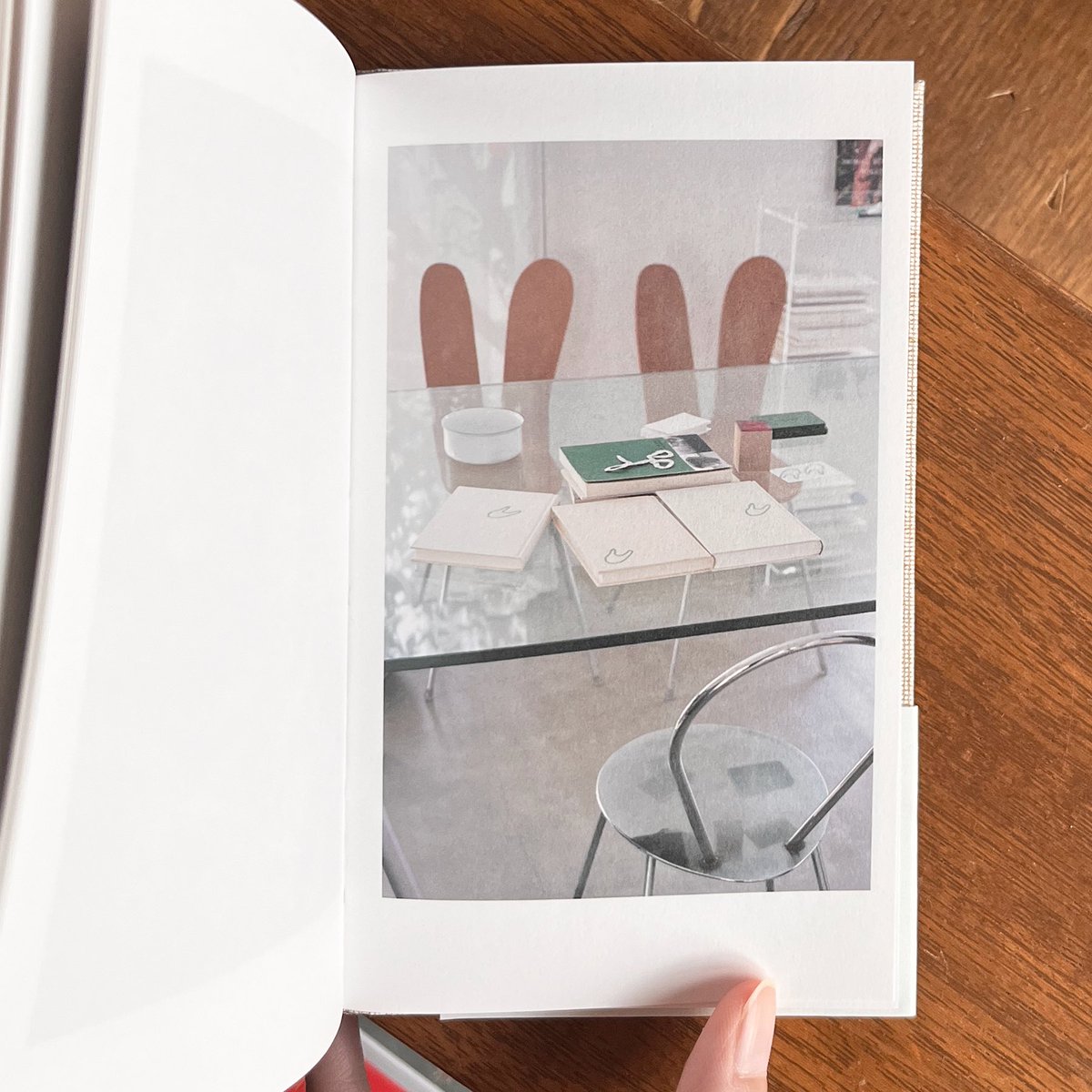 森山さんのおうちは、可愛くて明るくて、健康的なのに、どこか儚くてどうしようもなく切ない気持ちにさせられる。
(本書への寄稿より)