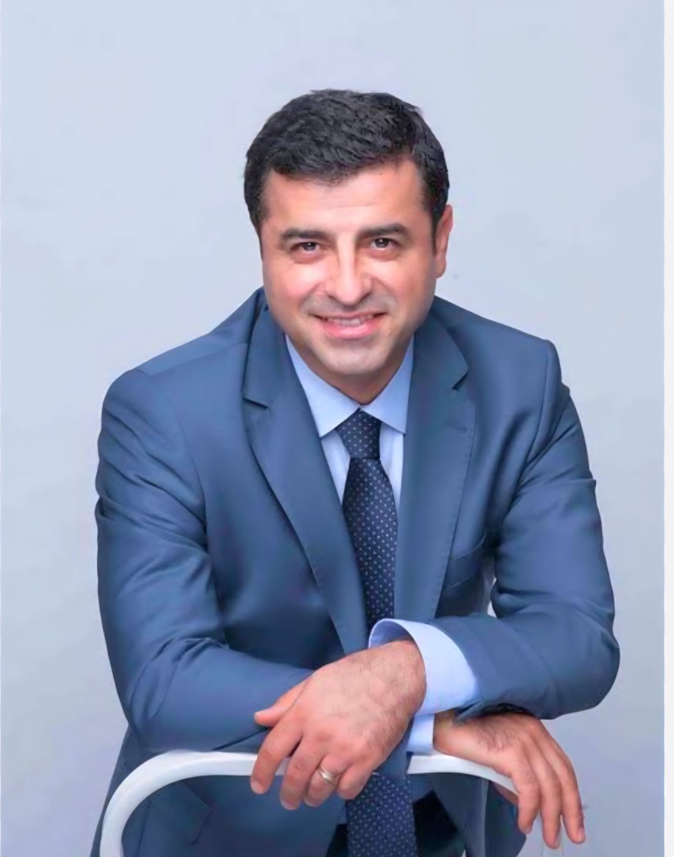 Barışı istemeyen art niyetli, kaostan beslenen kişilerdir. Hangi düşünceden ve siyasi partiden olursa olsun barışın yanında olmak vicdani bir sorumluluktur. Selahattin Demirtaş ve diğer siyasi tutsaklar derhal serbest bırakılmalıdır..