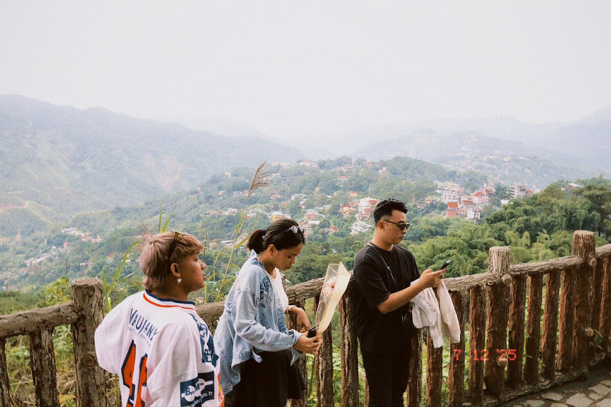 Some views are unforgettable — but it’s the people you’re with that make them feel like home.🌲🌄