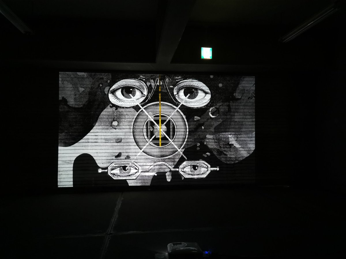 HUB－IBARAKI ART PROJECT／尾角典子《The Interpreter》
茨木市福祉文化会館で最高すわ。過去にこれか似た作品見た記憶あって混乱したが切り絵コラージュの動画で次々にパーツが動き場面が切り替わり産業革命期英国の富と欲望と蒸気機関と近代的構造物がシュールな夢のように結合し、惚れる😂