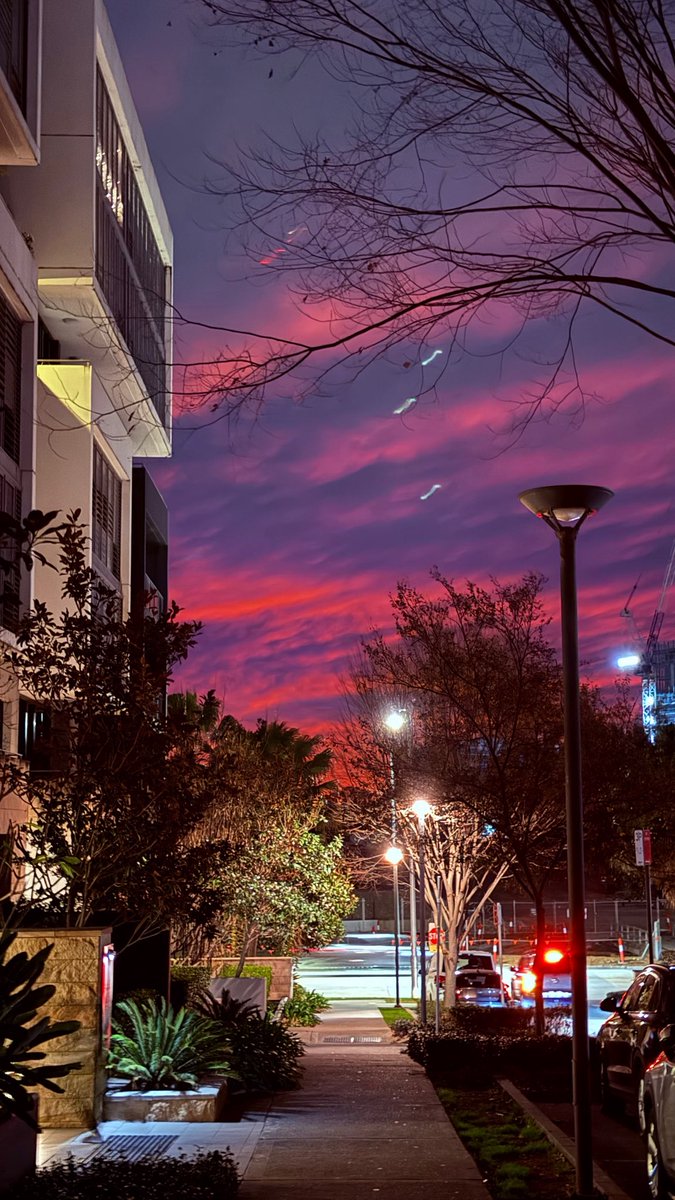 Нар мар яаж жаргаад байгаан бэ диймээ😍